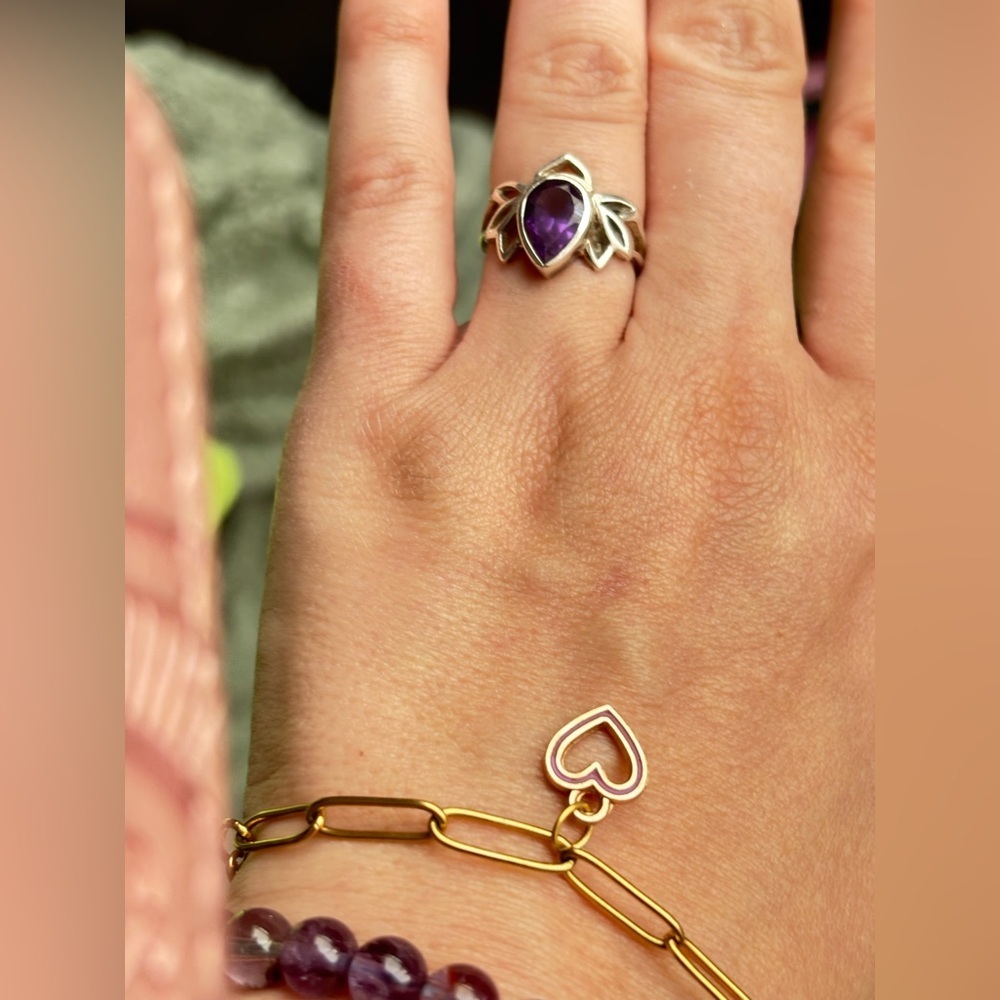 Handmade Kendra Scott Style Elegant Gold and Purple Heart Charm Bracelet! - Picture 4 of 8